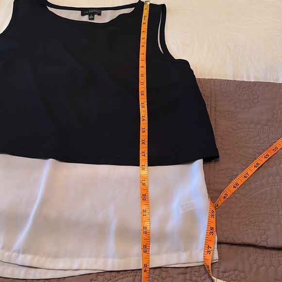 91. The Limited Tunic in Black and White - Picture 11 of 12